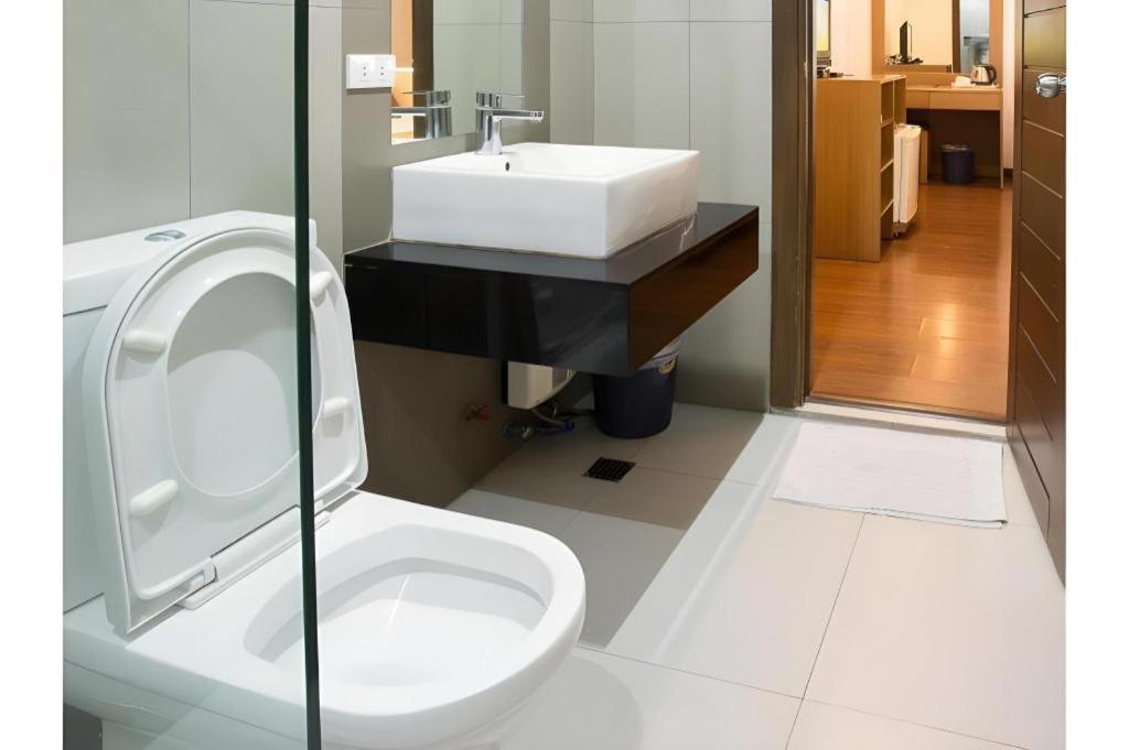 Vieve Hotel Манила Экстерьер фото